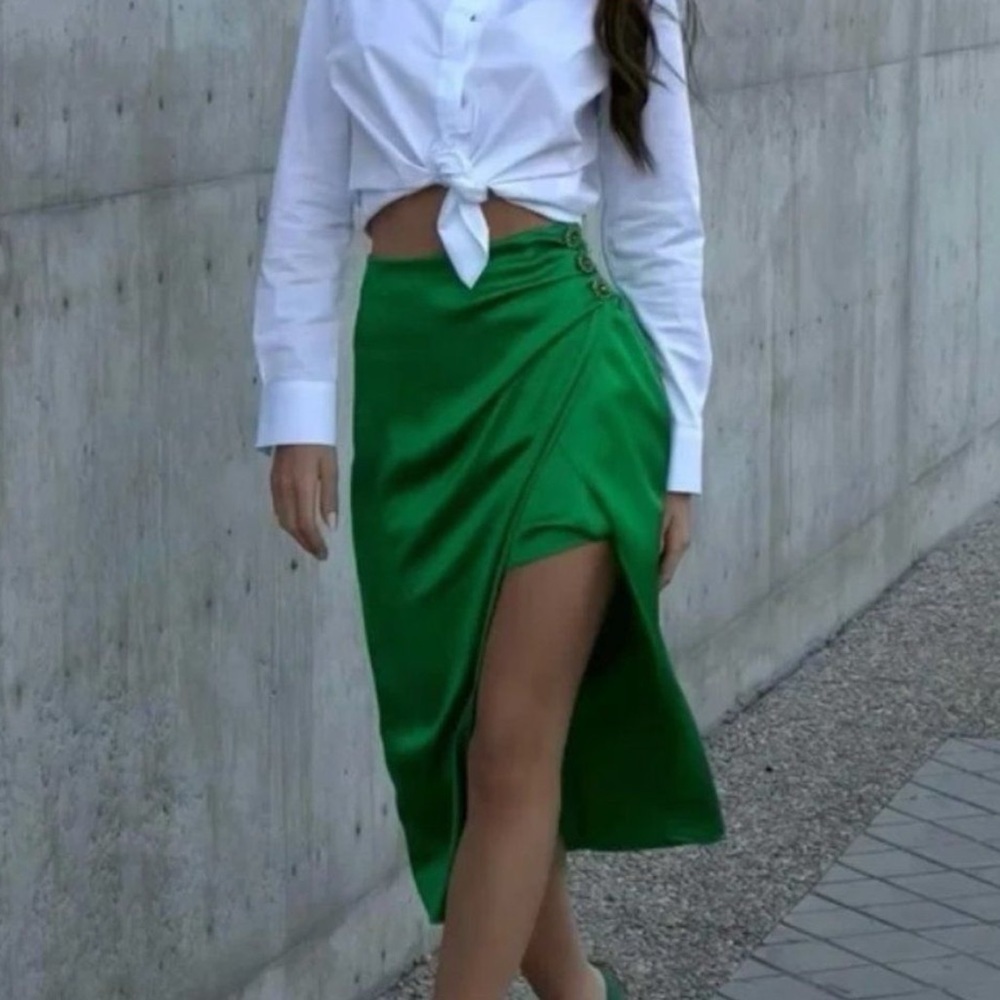 Zara Green Satin Midi Skirt with Side Slit - Picture 4 of 11